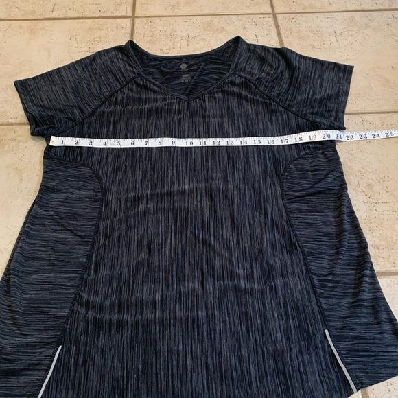 💜 90 Degree by Reflex Performance V-Neck T-Shirt - Picture 4 of 6